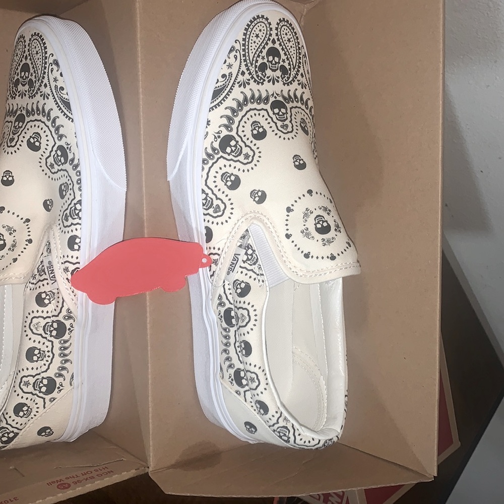 BNIB Sz 9 men Bandanna White Slip On Vans